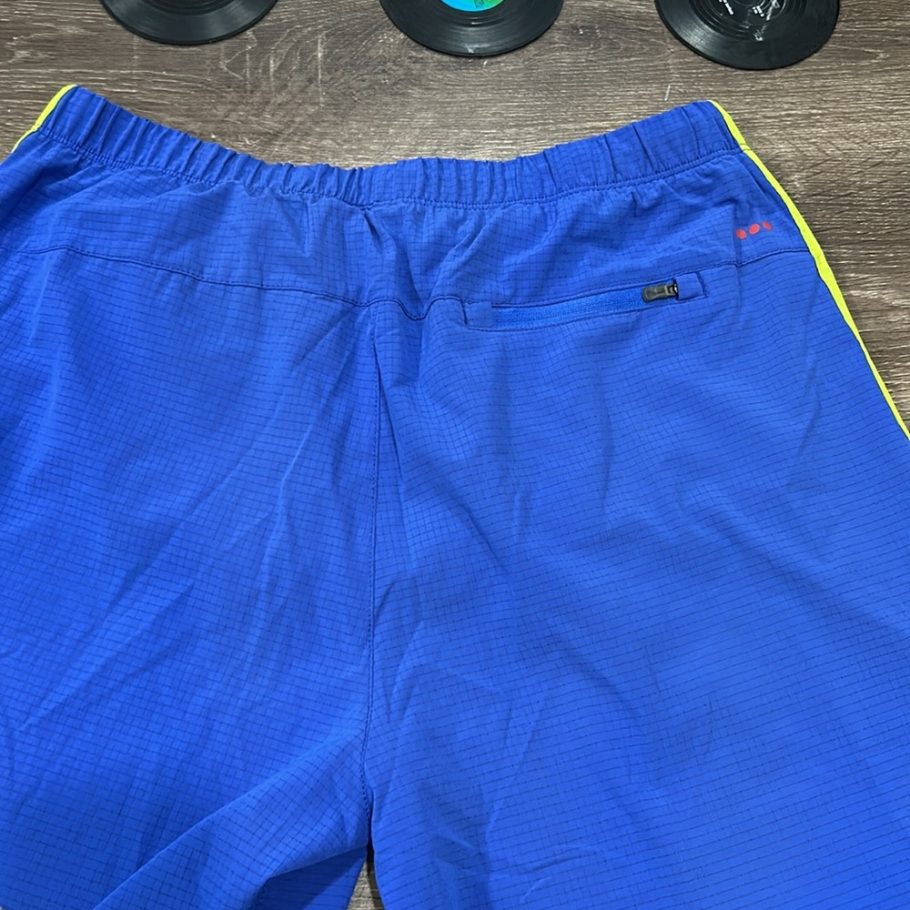 Saucony Men's Wirebrush 7" Running Short - Picture 6 of 6